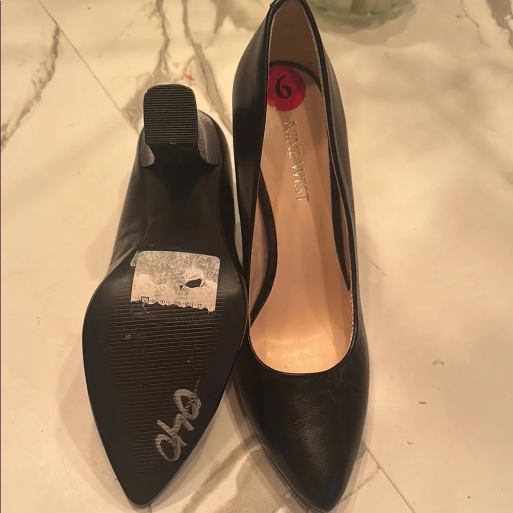 🖤 Classic Nine West Black Leather Pumps - Picture 4 of 8
